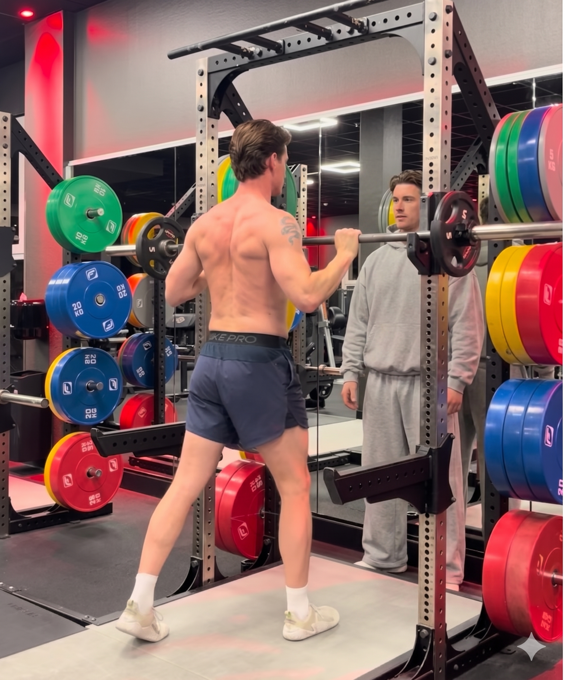 Joscha und Kollege beim Training im Gym